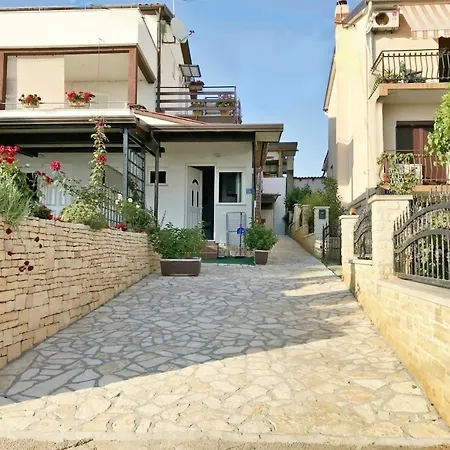 Neues Mit Meerblick In Zambratija (Istria)